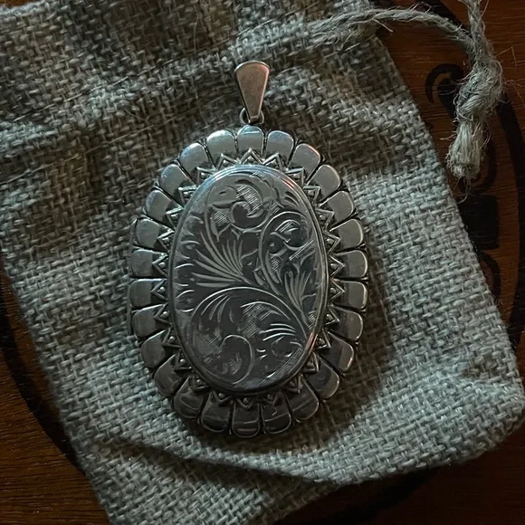 Birmingham Sterling Large Locket Antique - Org. $700 - Picture 7 of 10